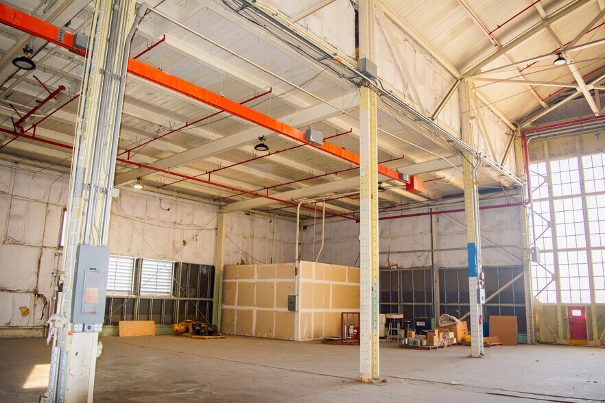 More Photos Of 4917 Bailey Loop, Mcclellan Airplane Hangar For Lease