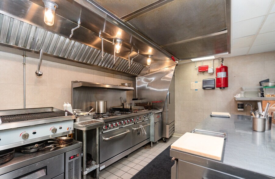 More Photos Of 134 Ashman St, Midland Restaurant For Sale