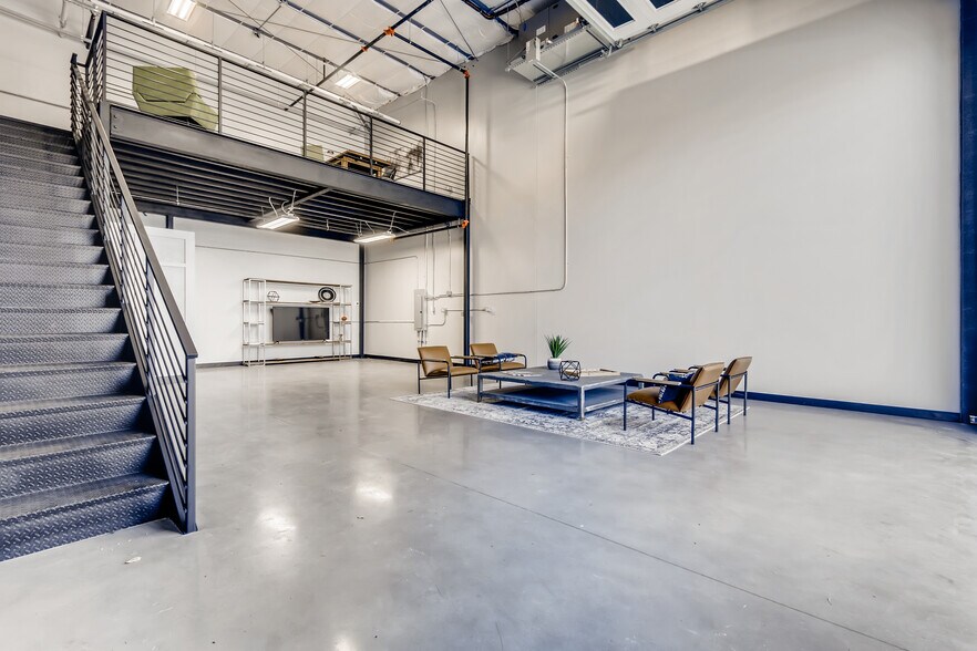 More Photos Of 2100 Double Creek Dr, Round Rock Showroom For Sale