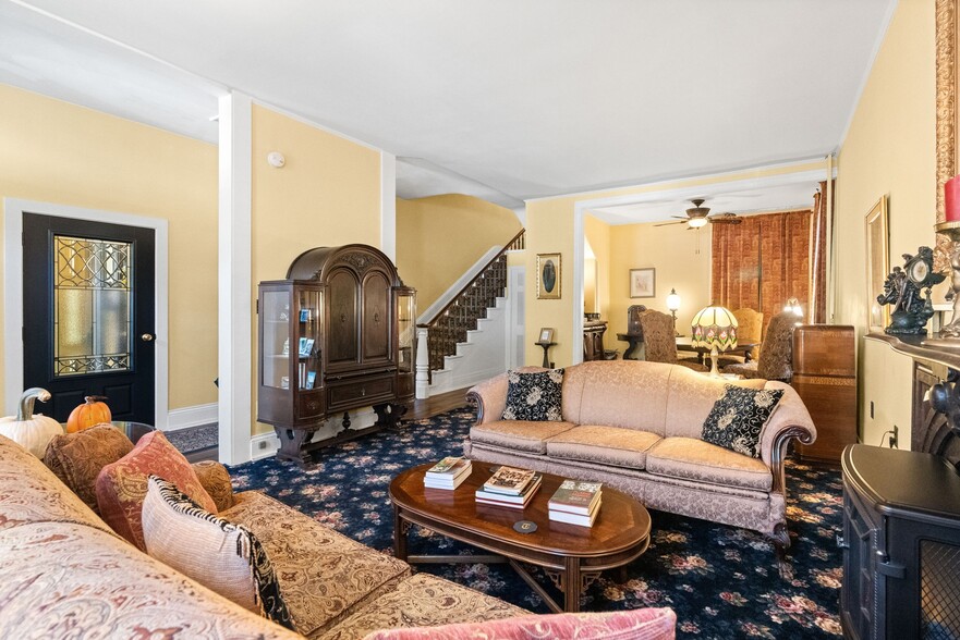 More Photos Of 23-25 Race St, Jim Thorpe Hospitality For Sale
