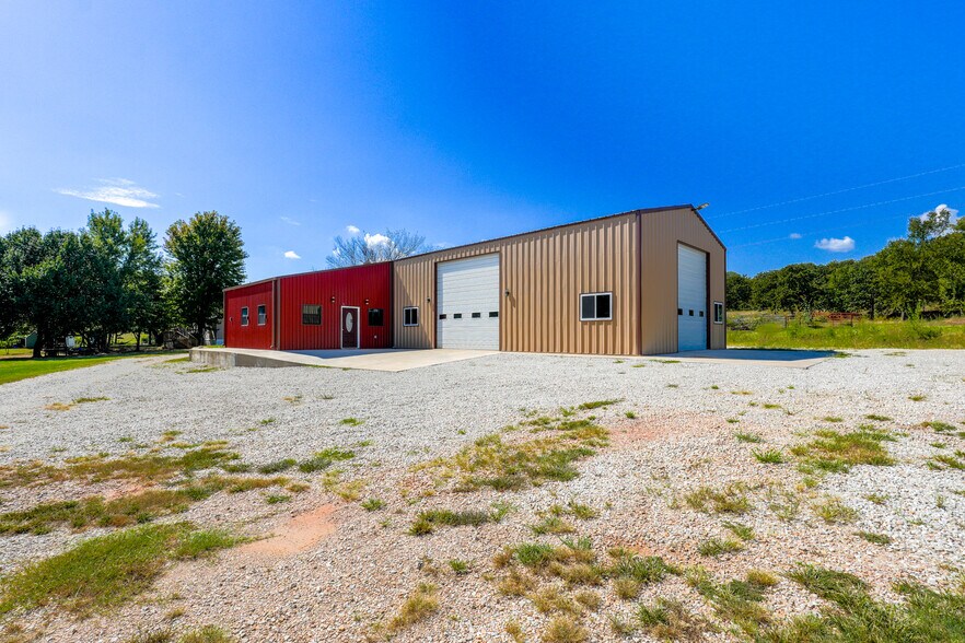 More Photos Of 352247 E 1040, Prague Auto Repair For Lease