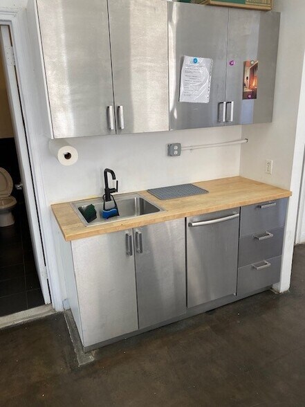 More Photos Of 243 W 30th St, New York Office For Lease