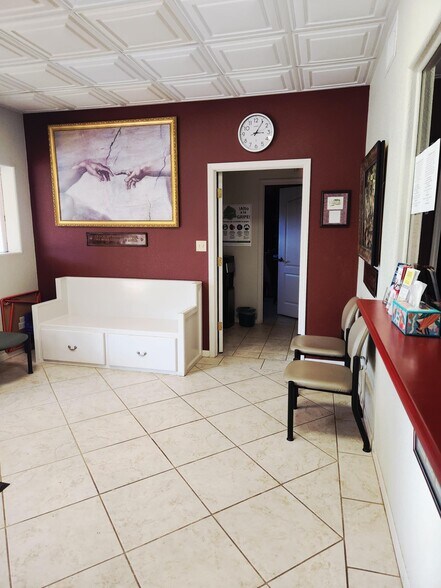 More Photos Of 1111 Worth St, Hemphill Office For Sale