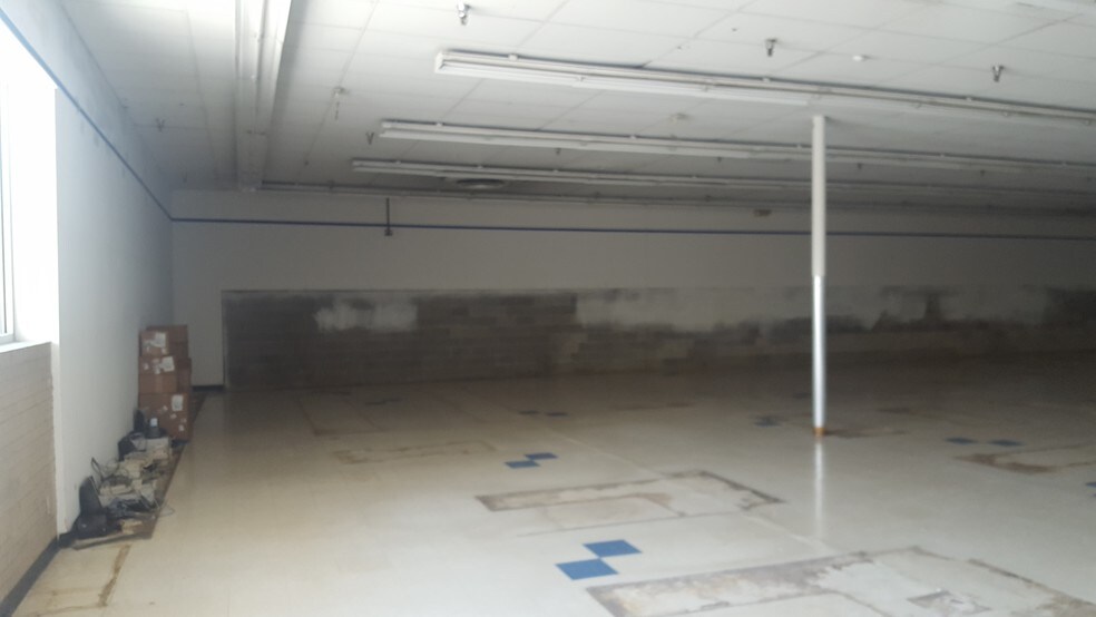 More Photos Of 2002-2012 Lee Hwy, Bristol Unknown For Lease