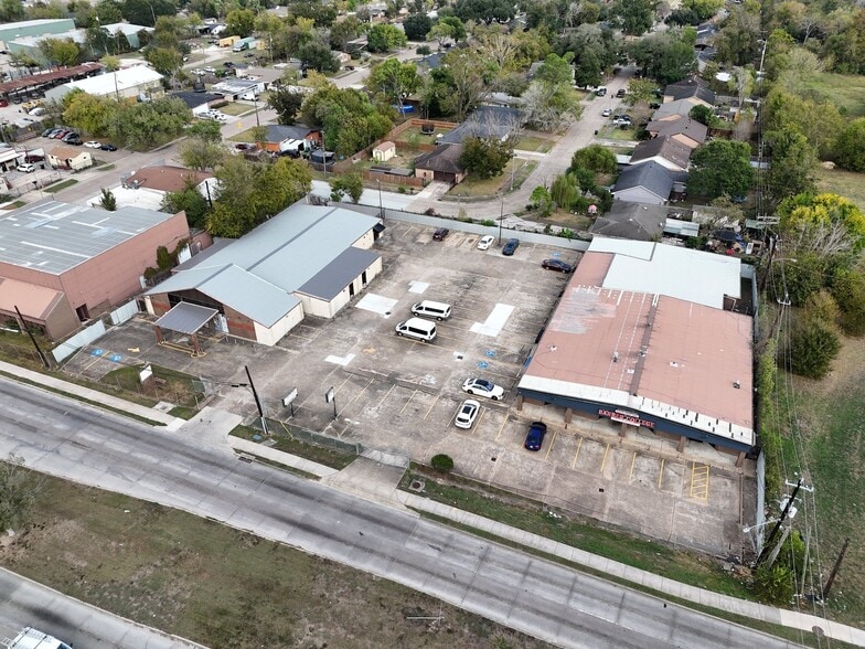 More Photos Of 14215 S Post Oak Rd, Houston Freestanding For Sale