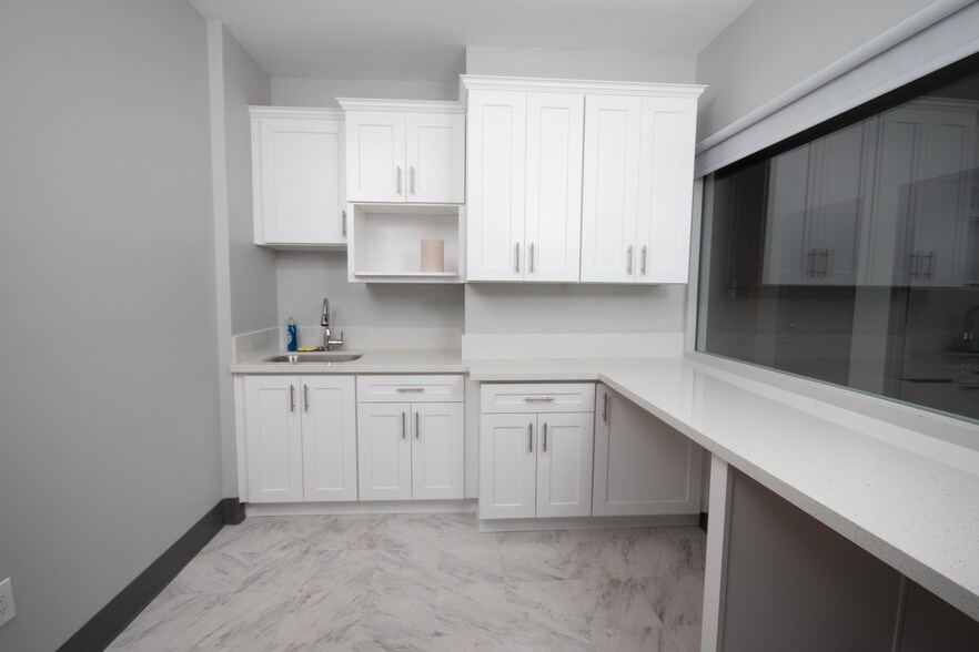 More Photos Of 4105 E Broadway, Long Beach Office For Lease