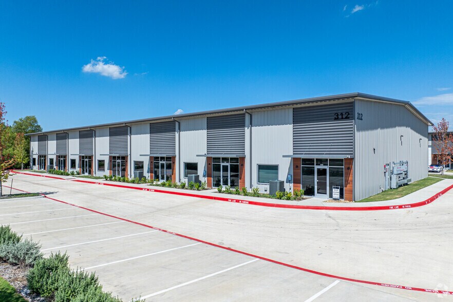 More Photos Of 312-332 Eldorado Pky, McKinney Warehouse For Sale