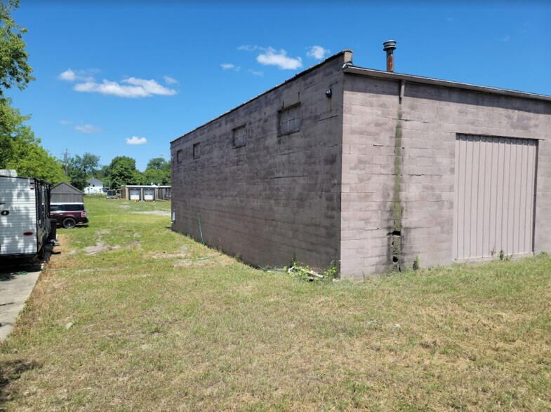 More Photos Of 1900 E Holland Ave, Saginaw Warehouse For Sale