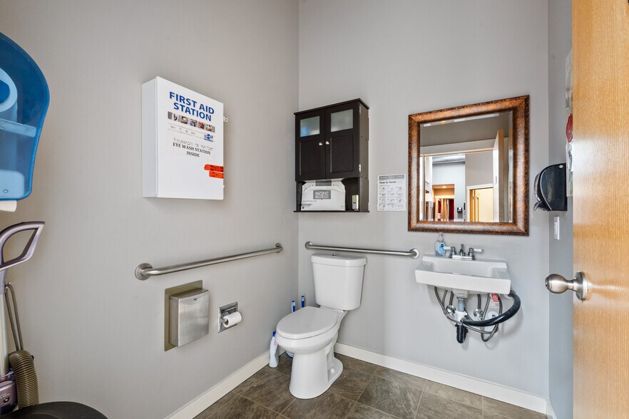 More Photos Of 441-433 30th St, Astoria Healthcare For Lease