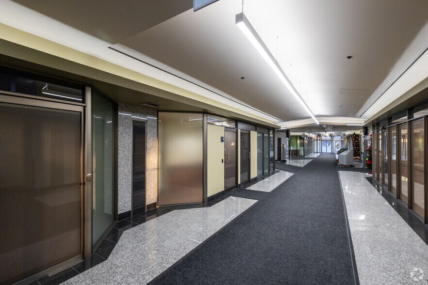 More Photos Of 140 Boul Crémazie O, Montréal Office For Lease