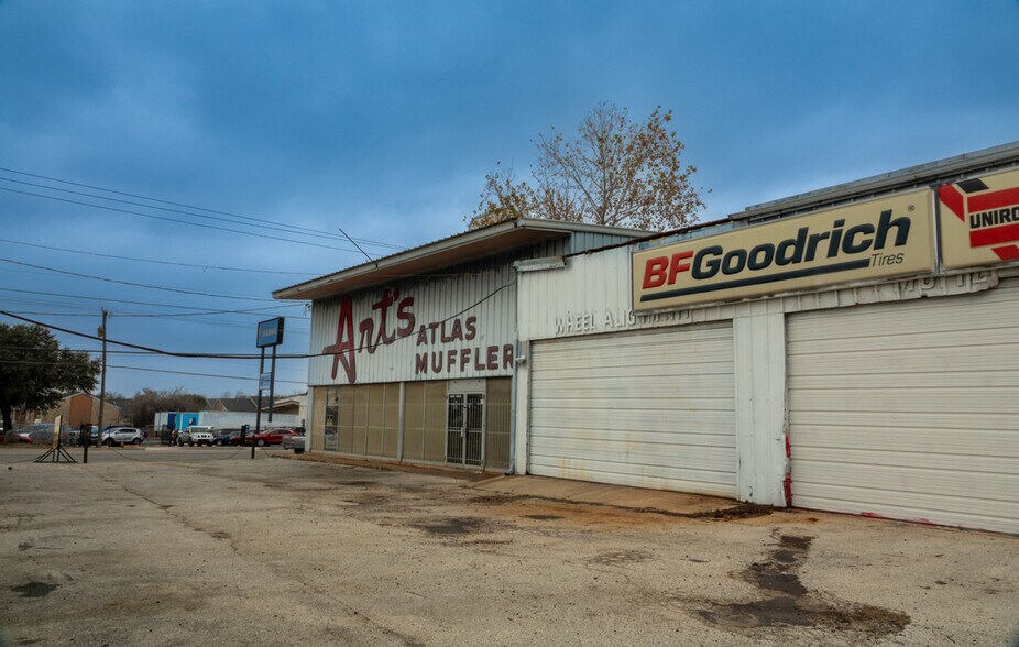 More Photos Of 3350 Fredericksburg Rd, San Antonio Auto Repair For Lease