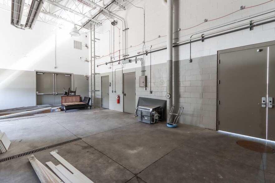 More Photos Of 1740 Park Ave, Plover Storefront Retail Office For Sale