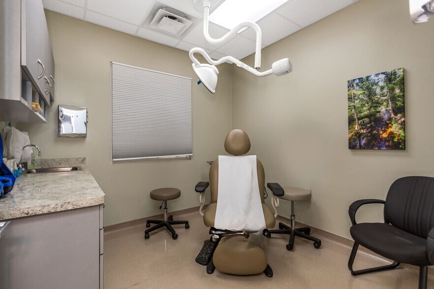 More Photos Of 7641 66th St N, Pinellas Park Medical For Sale