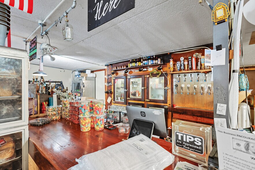 More Photos Of 216 W Steuben St, Cook General Retail For Sale