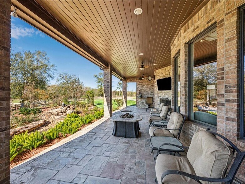 More Photos Of 16372 Highway 6, Navasota Specialty For Sale