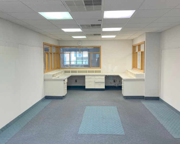 More Photos Of 800 Coventry Dr, Phillipsburg Office For Sale