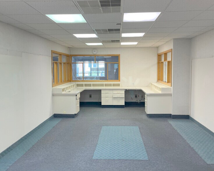 More Photos Of 800 Coventry Dr, Phillipsburg Office For Sale