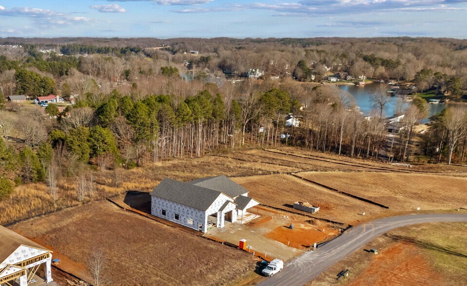 More Photos Of 124 Bentley Ct, Troutman Specialty For Sale