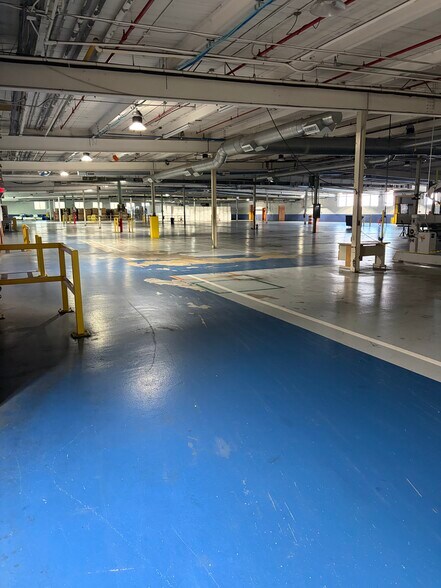 More Photos Of 2020 W Front St, Statesville Manufacturing For Lease