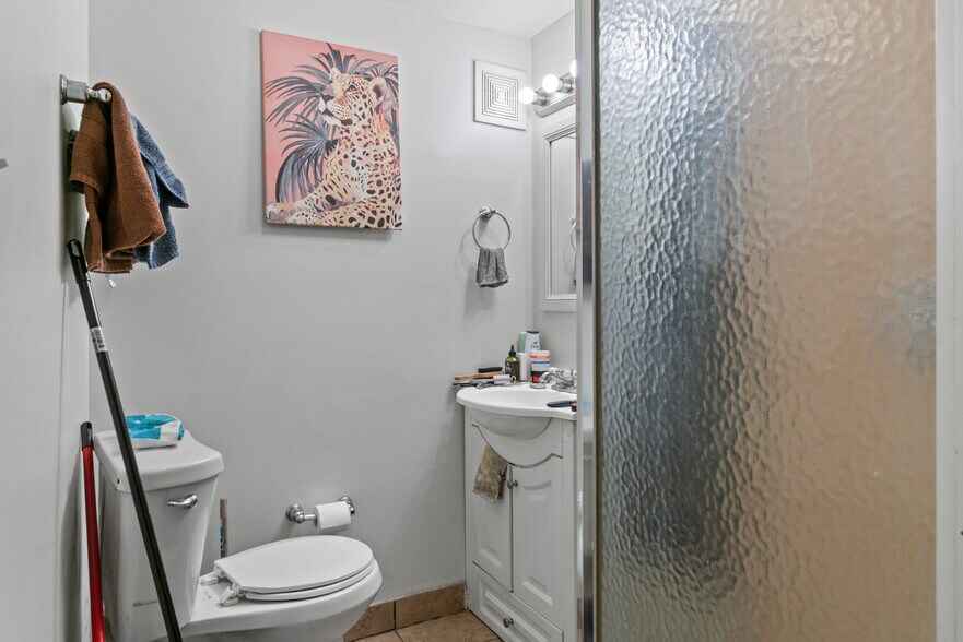 More Photos Of 885 W Lombard St, Baltimore Apartments For Sale