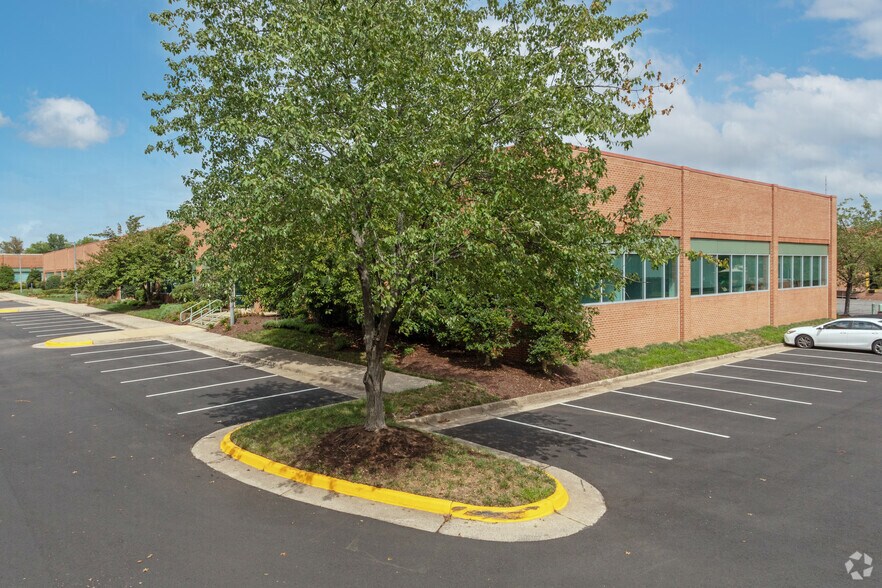 More Photos Of 4206 Technology Ct, Chantilly Research And Development For Lease