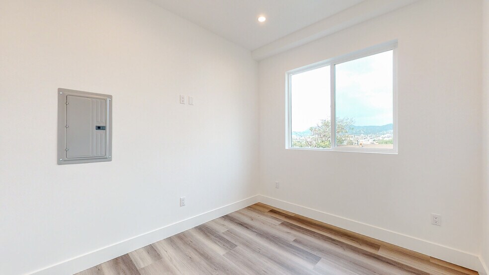 More Photos Of 525 N Normandie Ave, Los Angeles Apartments For Sale
