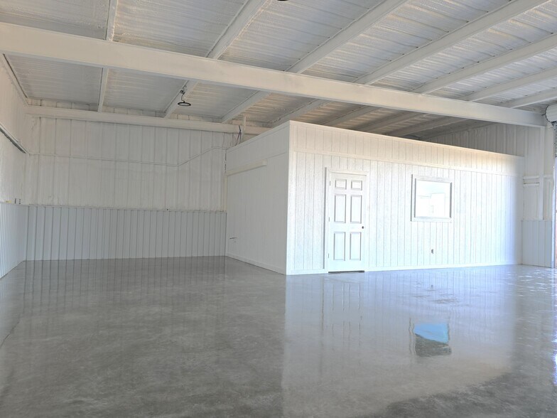 More Photos Of 6366-6414 FM 1715, Lampasas Flex For Lease