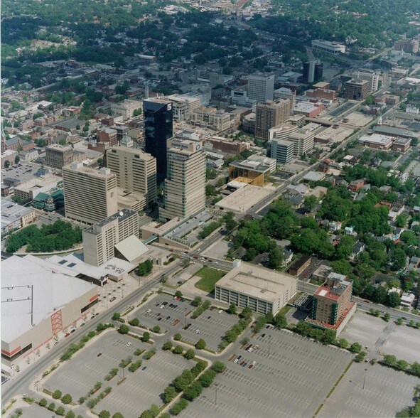 More Photos Of 300 W Vine St, Lexington Office For Lease