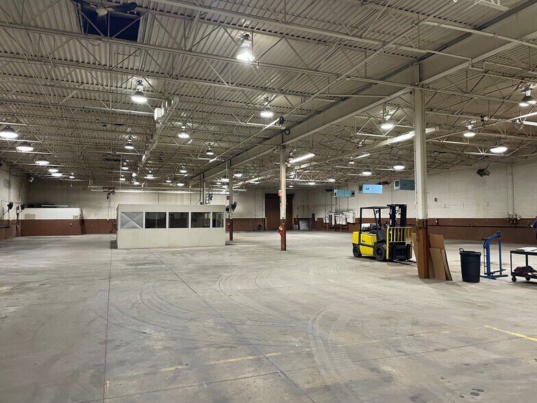 More Photos Of 34190 Doreka Dr, Fraser Warehouse For Sale