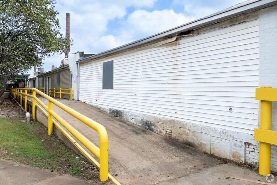 More Photos Of 1000 Elm St, Lagrange Industrial For Sale