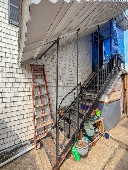 More Photos Of 900 W 36th St, Baltimore Storefront Retail Residential For Sale