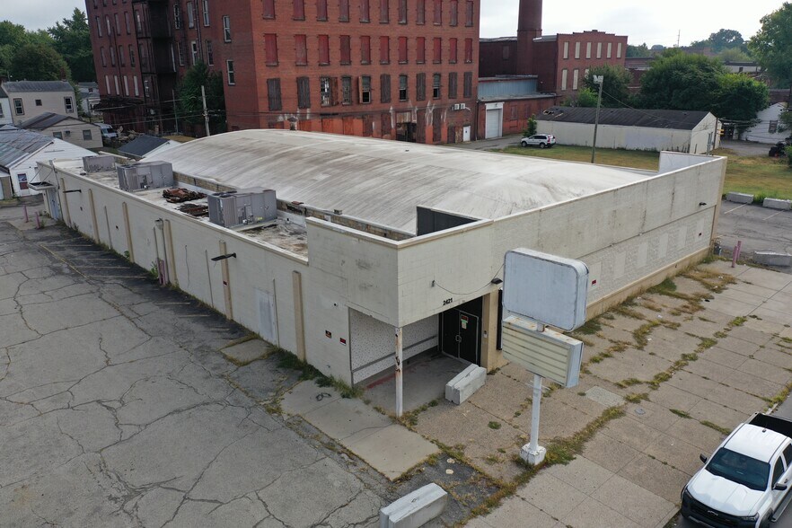 More Photos Of 2421 W Market St, Louisville Freestanding For Sale