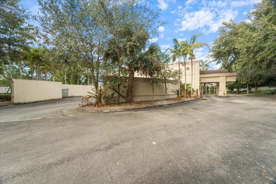 More Photos Of 12750 S Military Trl, Boynton Beach Drugstore For Sale