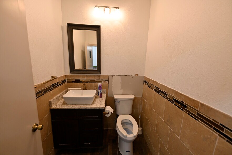 More Photos Of 121 Interpark Blvd, San Antonio Research And Development For Lease