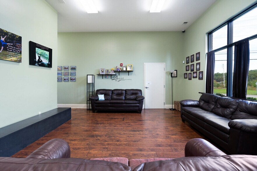 More Photos Of 65 Walnut Grove Rd SE, Cartersville Storefront Retail Office For Sale