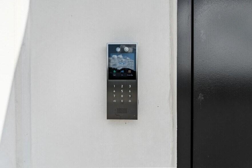 More Photos Of 6500 Motor Enclave Way, Tampa Racetrack For Lease