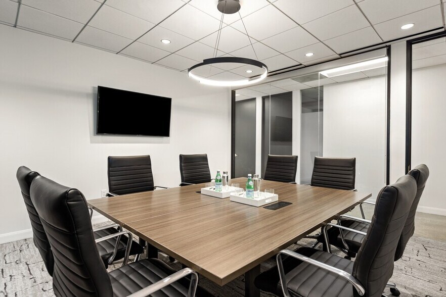 More Photos Of 10940 Wilshire Blvd, Los Angeles Coworking Space