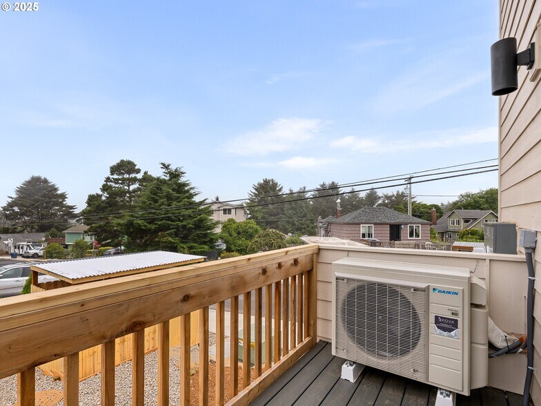 More Photos Of 305 Jetty ave, Lincoln City Multifamily For Sale