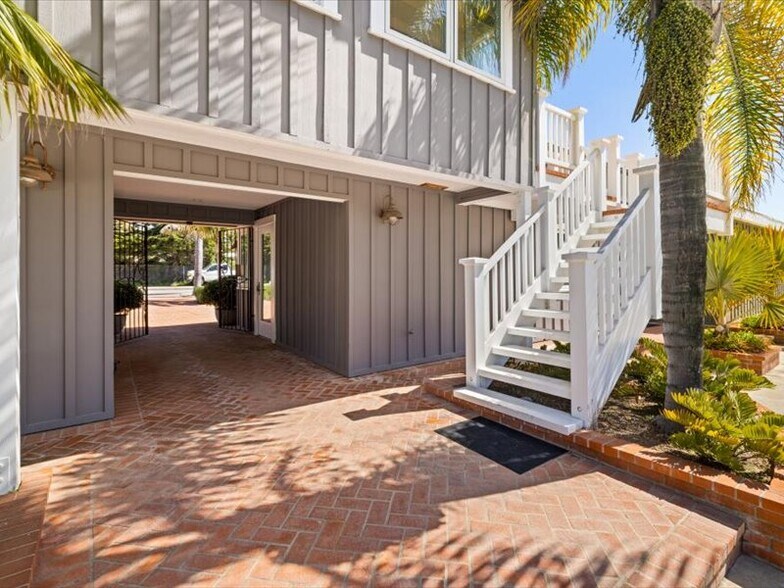 More Photos Of 3823 Santa Claus Ln, Carpinteria Restaurant For Sale