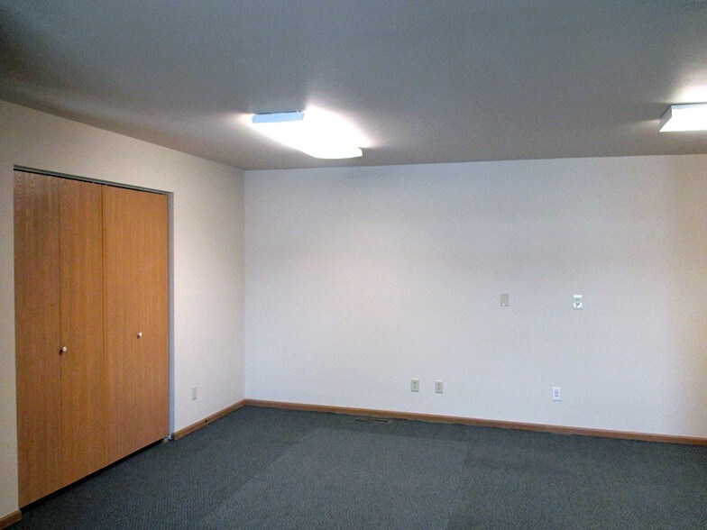 More Photos Of 2718 Gateway Ave, Bismarck Office For Lease