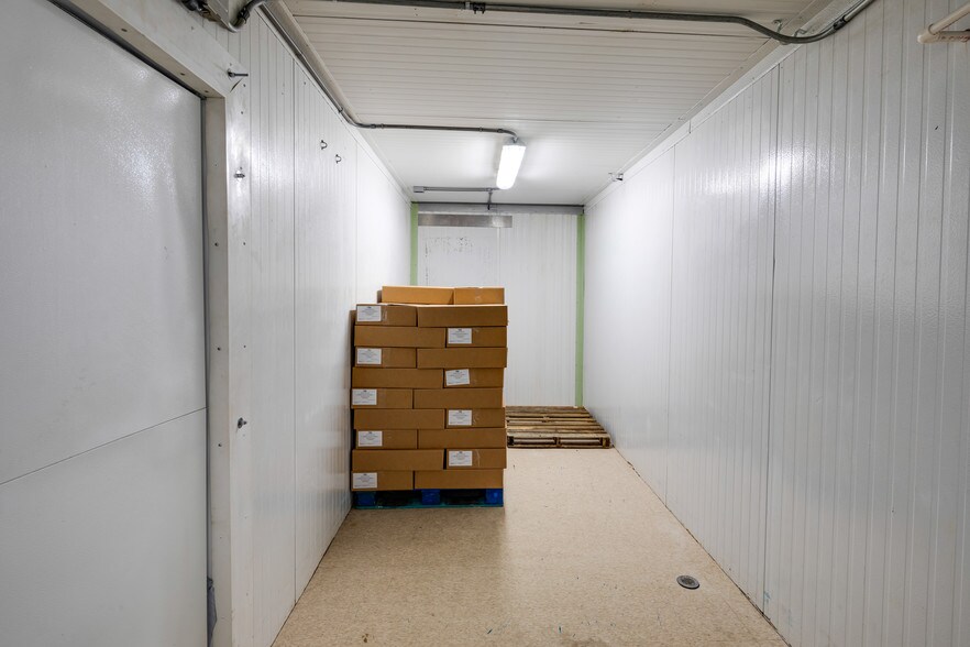 More Photos Of 702 Mall Blvd, Brunswick Supermarket For Sale