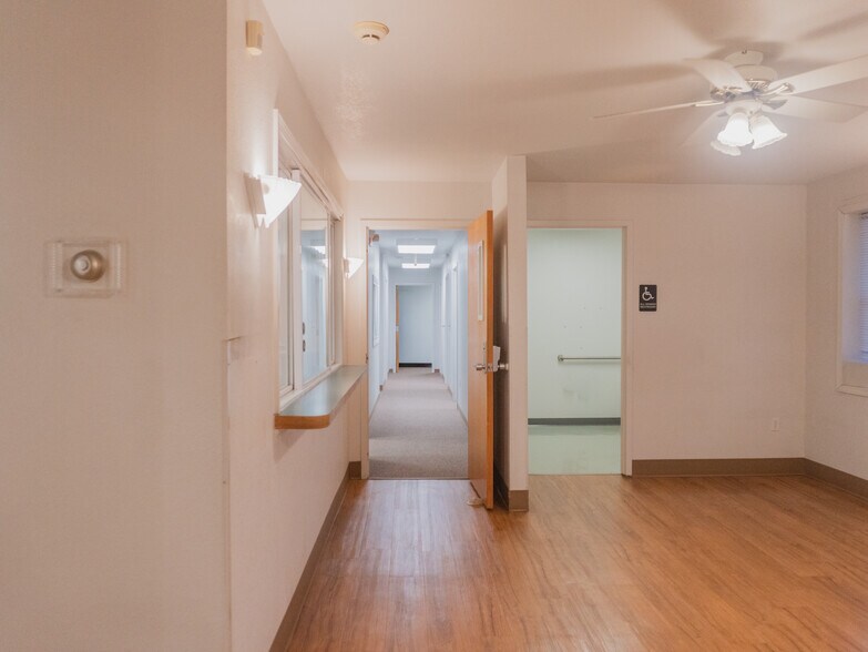 More Photos Of 1604 2nd Ave, Council Bluffs Office For Sale