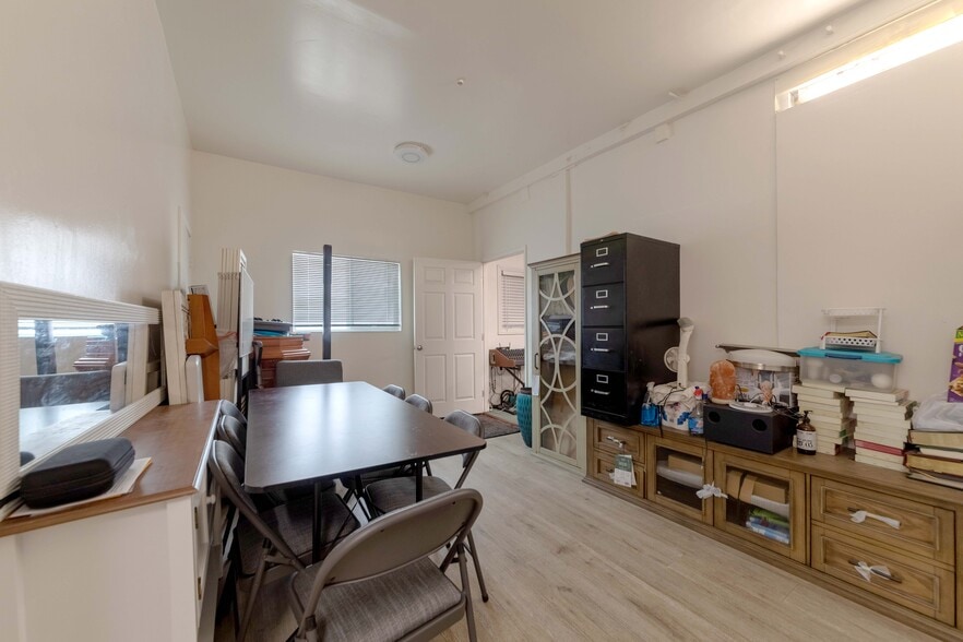 More Photos Of 1025 S Catalina St, Los Angeles Religious Facility For Sale