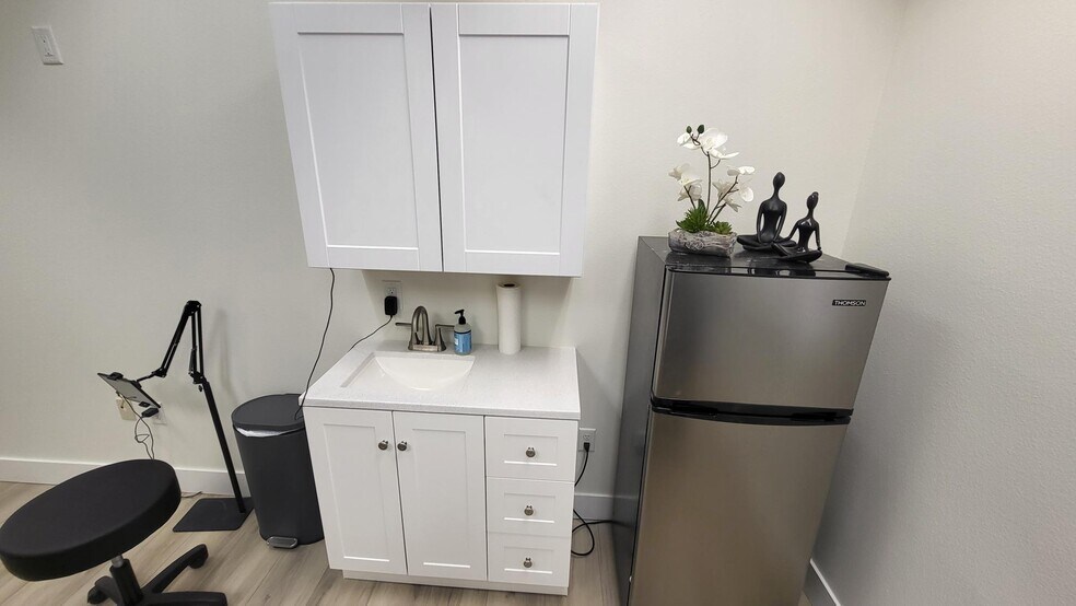 More Photos Of 7884 W Sahara Ave, Las Vegas Medical For Sale