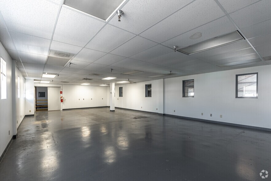 More Photos Of 6129 Amelia Earhart Dr, Shreveport Warehouse For Lease