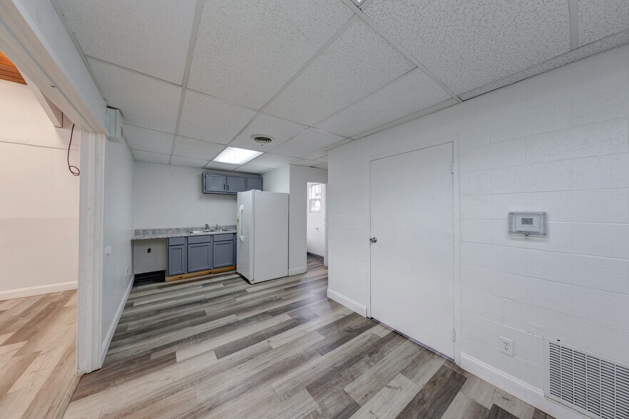 More Photos Of 5218-5230 Keystone Ct, Indianapolis Unknown For Lease