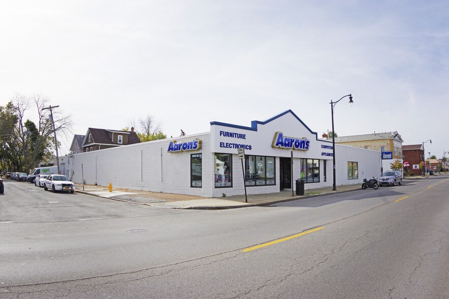 More Photos Of 2525 Pine Ave, Niagara Falls Freestanding For Sale