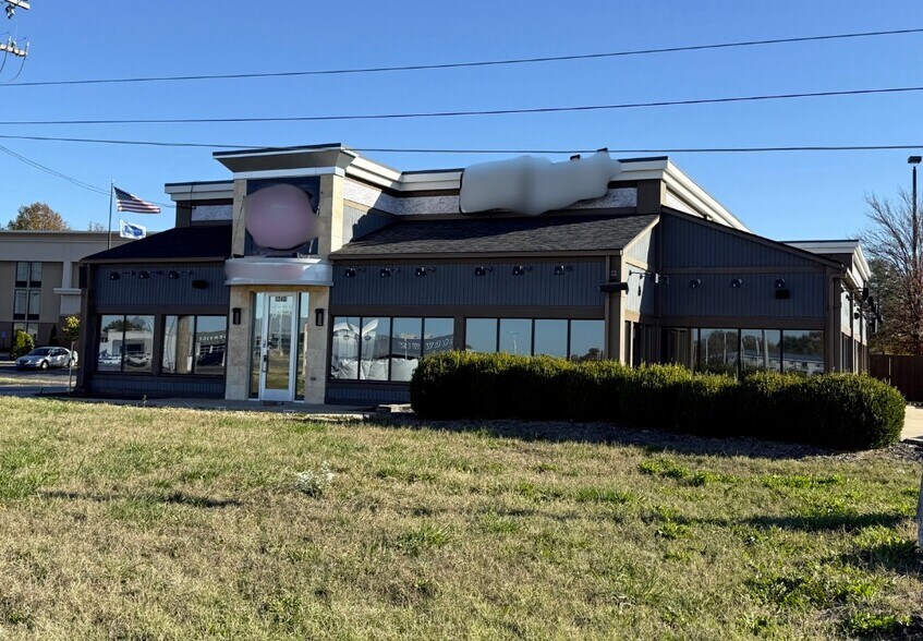 More Photos Of 3242 S Stewart Ave, Springfield General Retail For Sale