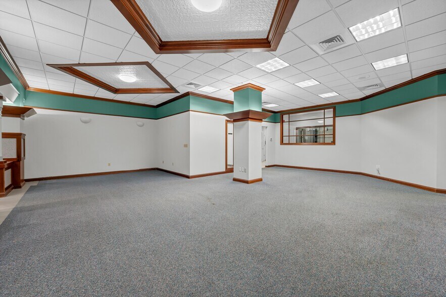 More Photos Of 11 Mile Hill Rd, Newtown Office For Lease