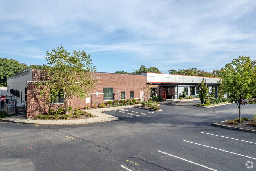 More Photos Of 1598 S County Trl, East Greenwich Medical For Lease